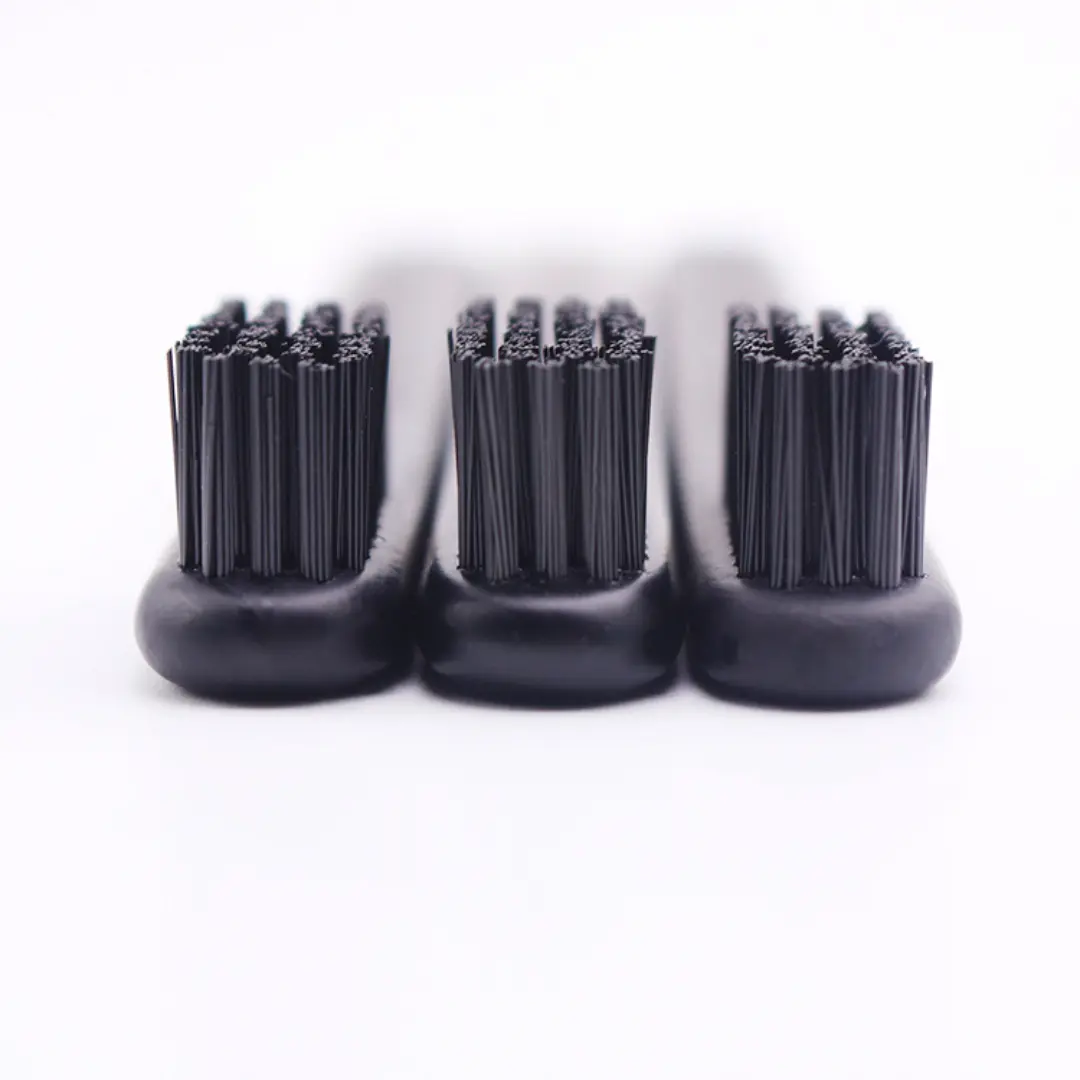 BlancOne® BRUSH – Spazzolino Sbiancante al Carbone Attivo, Colore Nero/Bianco Ids SpA